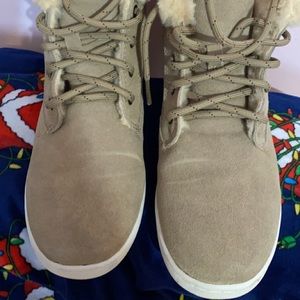 Women fur boots